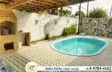 Imagem: A casa possui 4 Dormitórios, 3 Banheiros, 3 Vagas na garagem