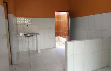 Imagem: A casa possui 2 Dormitórios, 1 Banheiro e está localizado