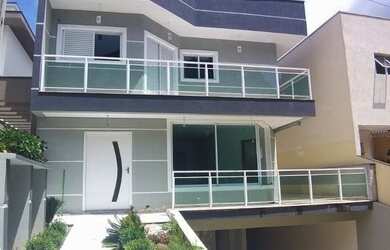 Imagem: A casa em condomínio possui 4 Dormitórios, 5 Banheiros, 4