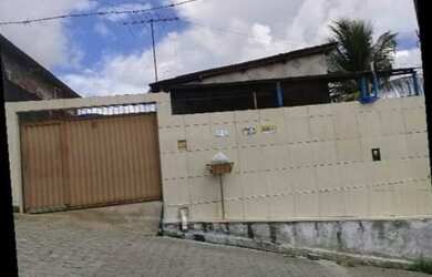 Imagem: A casa possui 3 Dormitórios, 2 Banheiros e 5 Vagas na garagem