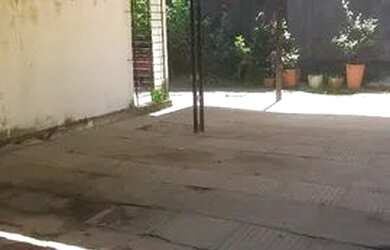 Imagem: A casa possui 3 Dormitórios, 1 Banheiro e está localizado