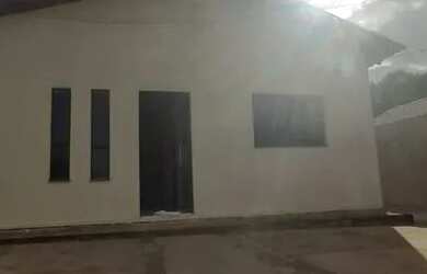 Imagem: A casa possui 2 Dormitórios e 1 Banheiro e está localizado