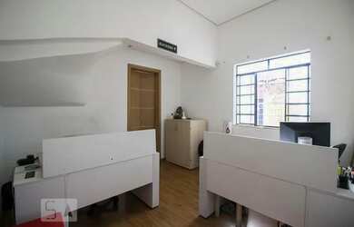 Imagem: A casa possui 3 Dormitórios, 2 Banheiros, 1 Vaga na garagem