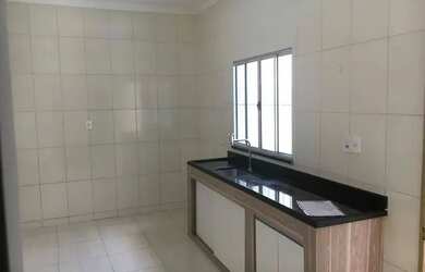 Imagem: A casa possui 2 Dormitórios, 1 Banheiro, 1 Vaga na garagem