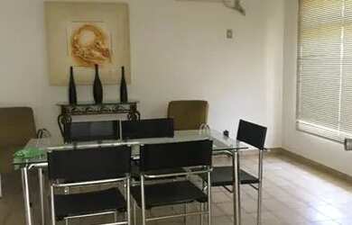 Imagem: A casa possui 3 Dormitórios, 1 Banheiro, 4 Vagas na garagem