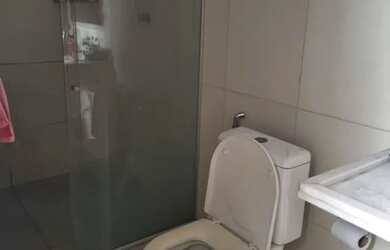 Imagem: A casa possui 2 Dormitórios, 1 Banheiro, 1 Vaga na garagem