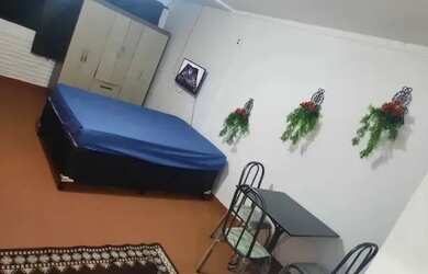 Imagem: A casa possui 1 Dormitório, 1 Banheiro, 1 Vaga na garagem