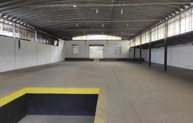 Imagem: O depósito possui 1 Vaga na garagem, 1.730m² de Área e está