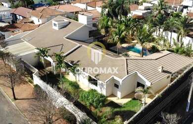 Imagem: A casa possui 5 Dormitórios, 4 Banheiros, 415m² de Área