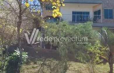 Imagem: A casa em condomínio possui 4 Dormitórios, 5 Banheiros, 4