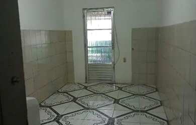 Imagem 1: Casa 1/4 frente de rua. 1 Banheiroe1 Dormitório