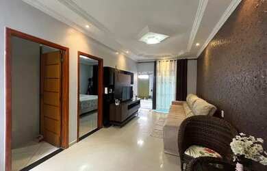 Imagem: A casa possui 3 Dormitórios, 2 Banheiros, 2 Vagas na garagem