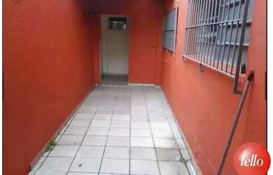 Imagem: A casa possui 3 Dormitórios, 1 Banheiro, 2 Vagas na garagem