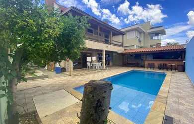 Imagem: A casa em condomínio possui 4 Dormitórios, 5 Banheiros, 3