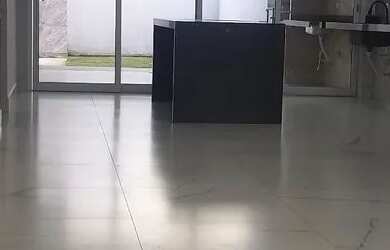 Imagem: A casa possui 3 Dormitórios, 3 Banheiros, 2 Vagas na garagem