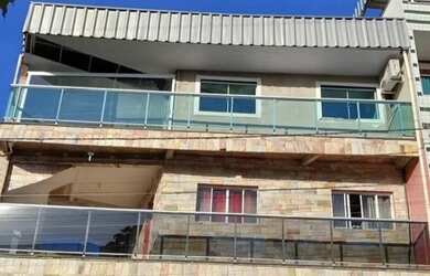 Imagem: A casa possui 4 Dormitórios, 2 Banheiros, 2 Vagas na garagem