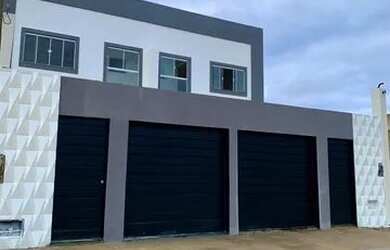 Imagem: A casa possui 2 Dormitórios, 3 Banheiros, 1 Vaga na garagem