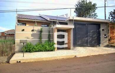 Imagem: A casa possui 3 Dormitórios, 2 Banheiros, 2 Vagas na garagem