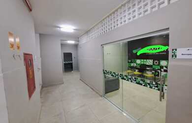 Imagem: O depósito possui 2 Vagas na garagem e 300m² de Área e está