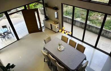 Imagem: A casa em condomínio possui 4 Dormitórios, 3 Banheiros, 2