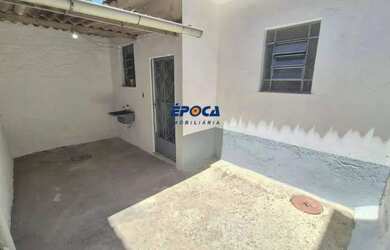 Imagem: A casa possui 1 Dormitório, 1 Banheiro, 1 Vaga na garagem