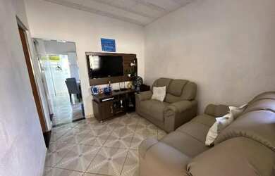 Imagem: A casa possui 3 Dormitórios, 2 Banheiros e está localizado