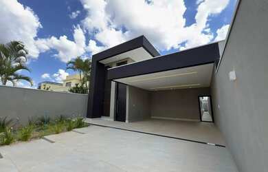 Imagem: A casa em condomínio possui 4 Dormitórios, 1 Banheiro, 4 Vagas