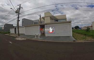 Imagem: O apartamento possui 2 Dormitórios, 2 Banheiros, 2 Vagas na