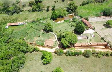 Imagem: A fazenda possui 500m² de Área e está localizado em Área