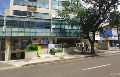 Imagem: O depósito possui 3 Vagas na garagem, 152m² de Área e está