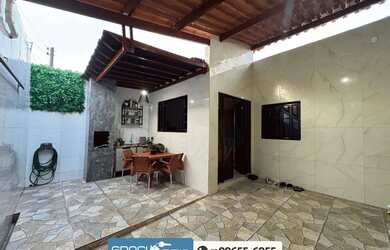 Imagem: A casa possui 4 Dormitórios, 2 Banheiros, 1 Vaga na garagem