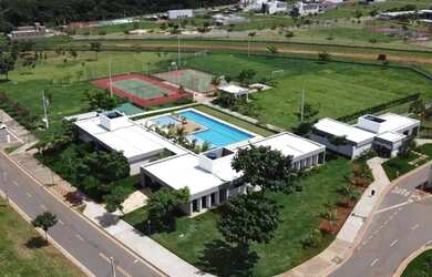 Imagem: O terreno possui 300m² de Área e está localizado em Terras