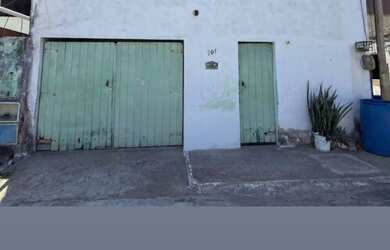 Imagem: A casa possui 4 Dormitórios, 4 Banheiros, 1 Vaga na garagem