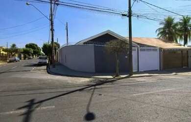 Imagem: A casa à venda possui 3 Dormitórios, 3 Banheiros, 3 Vagas