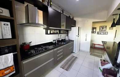 Imagem: O apartamento possui 3 Dormitórios, 2 Banheiros, 2 Vagas na