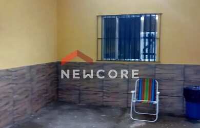 Imagem: A casa possui 3 Dormitórios, 1 Banheiro, 2 Vagas na garagem