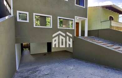 Imagem: A casa possui 5 Dormitórios, 3 Banheiros, 4 Vagas na garagem