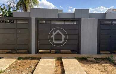 Imagem: A casa possui 2 Dormitórios, 2 Banheiros, 1 Vaga na garagem