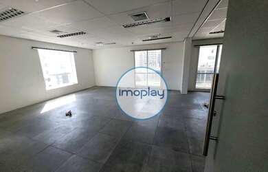 Imagem: O depósito possui 5 Vagas na garagem, 113m² de Área e está