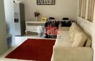 Imagem: A casa possui 2 Dormitórios, 2 Banheiros, 2 Vagas na garagem