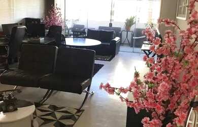 Imagem: O depósito possui 1 Vaga na garagem e 180m² de Área e está