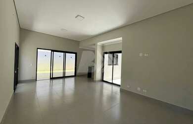 Imagem: A casa em condomínio possui 3 Dormitórios, 1 Banheiro, 4 Vagas