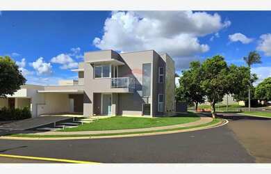 Imagem: A casa em condomínio possui 5 Dormitórios, 5 Banheiros, 4