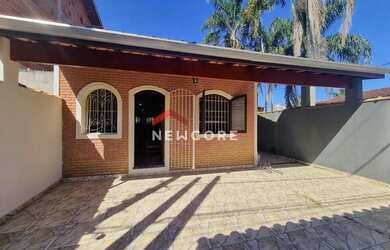 Imagem: A casa possui 2 Dormitórios, 1 Banheiro, 4 Vagas na garagem