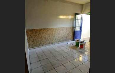 Imagem: A casa possui 2 Dormitórios, 1 Banheiro, 2 Vagas na garagem