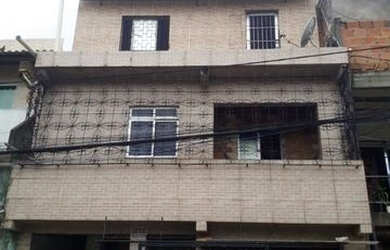 Imagem: A casa possui 2 Dormitórios e 1 Banheiro e está localizado