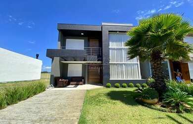 Imagem: A casa em condomínio possui 4 Dormitórios, 5 Banheiros, 2