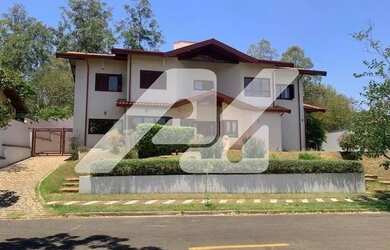 Imagem: A casa em condomínio possui 4 Dormitórios, 5 Banheiros, 5