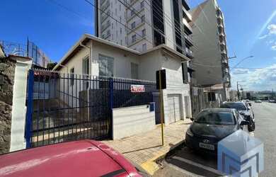 Imagem: O depósito possui 5 Vagas na garagem, 350m² de Área e está