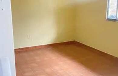 Imagem: A casa possui 1 Dormitório, 1 Banheiro e está localizado